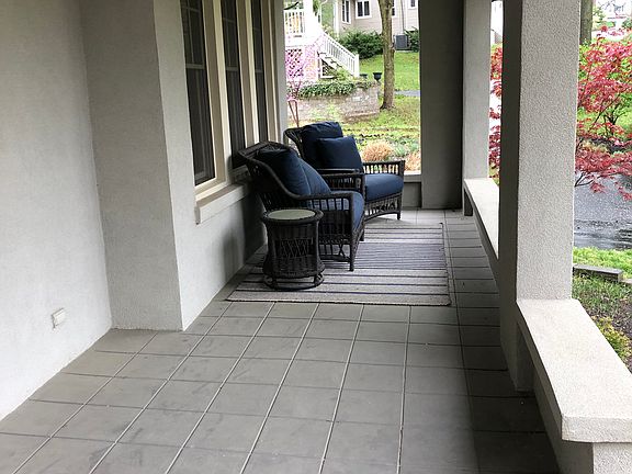 4th image of 437 Woodlawn Ave