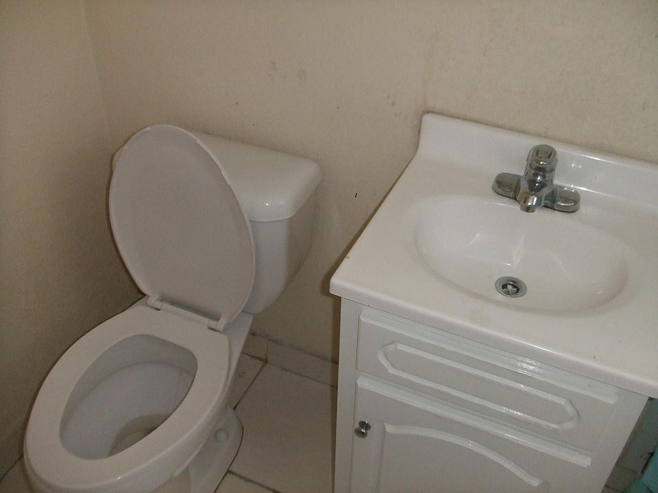 1st image of 1530 NE 130th St APT 7