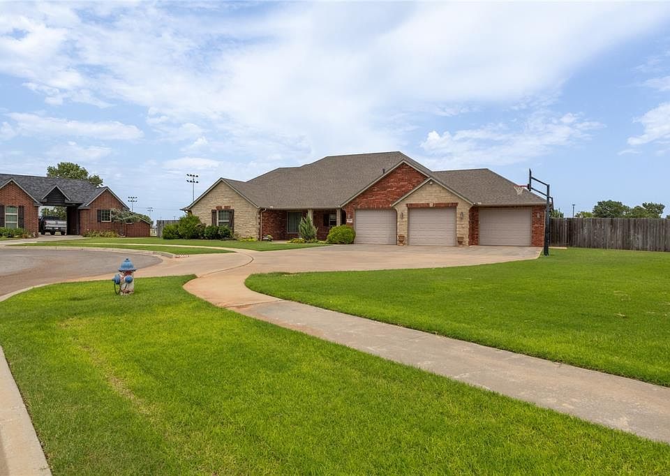 2nd image of 3532 Callaway Dr