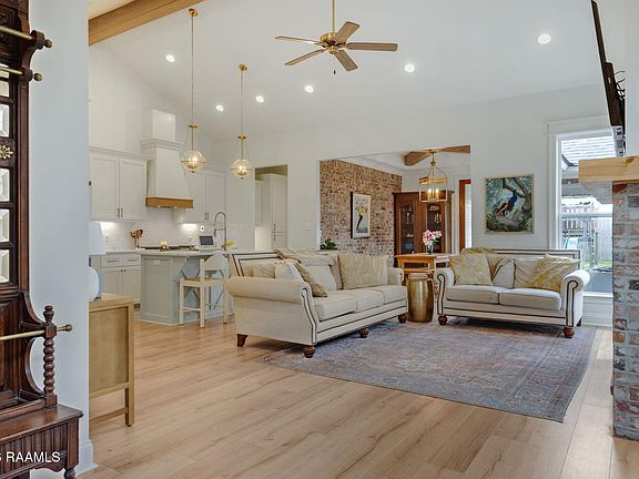 3rd image of 216 Whispering Meadows Rd