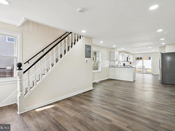 5th image of 457 Wesley Ave