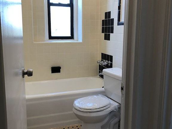 5th image of 2474 Kennedy Blvd APT 3G