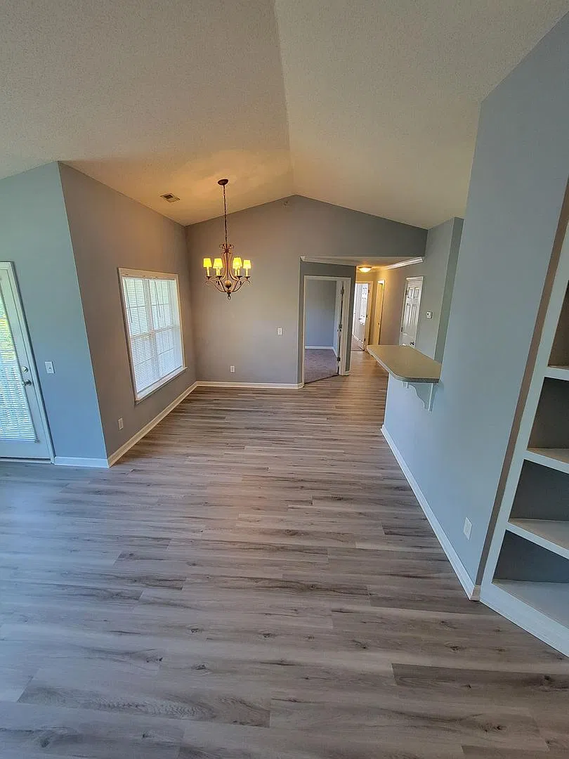 3rd Floor 2 Bedrooms, 2 Baths Vaulted Ceiling Condo — Photo 4