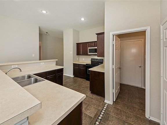 4th image of 5201 Bald Cypress Ln