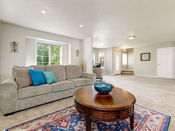3rd image of 315 W Summerwind Dr
