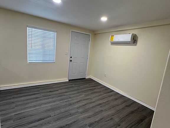 5th image of 10645 Alton Pl #B
