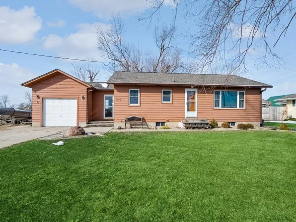1007 1st St, Palo, IA 52324