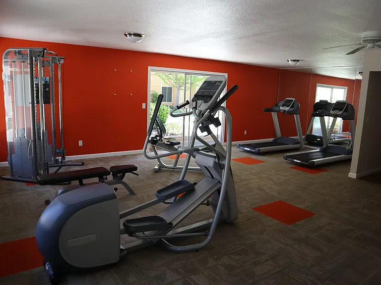 Greenbriar Villa Apartments — Photo 9