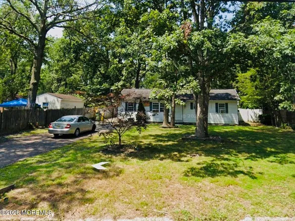 1424 Jeffrey Street, Lakewood, NJ 08701