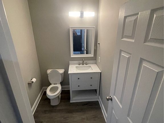 5th image of 217 Willborough Ave