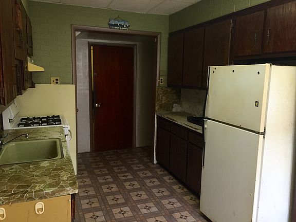5th image of 124 Bay 34 St