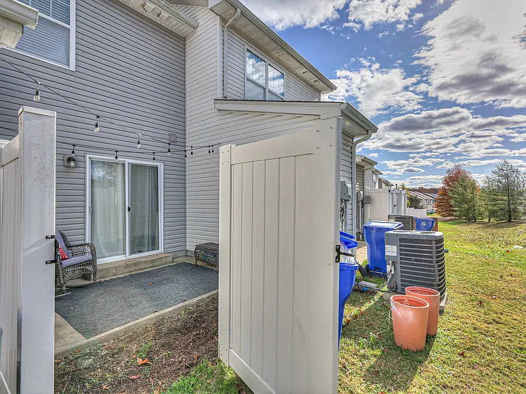 589 Bradburn Village Cir — Photo 32