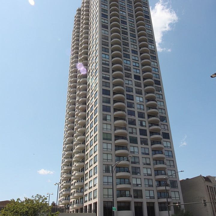 1st image of 2020 N Lincoln Park West Ave #3E