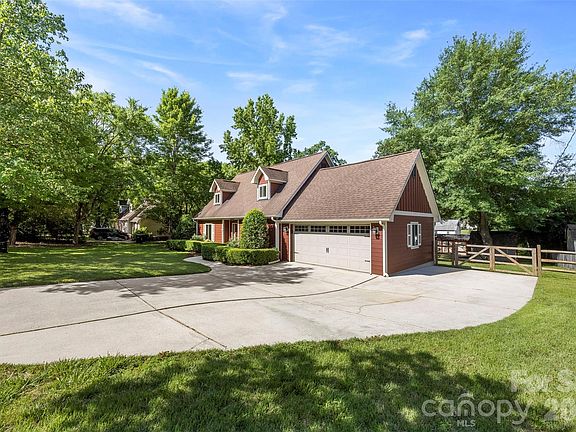 3rd image of 2606 Saddlewood Cir SW