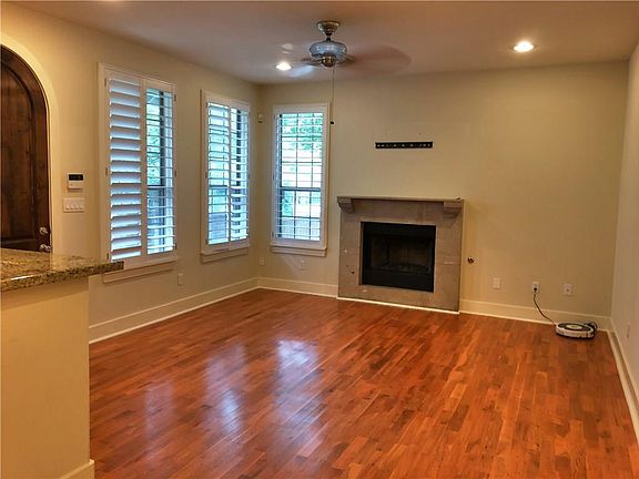 3rd image of 1505 Newton St #B