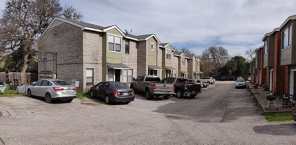1st image of 1221 W Hopkins St #10