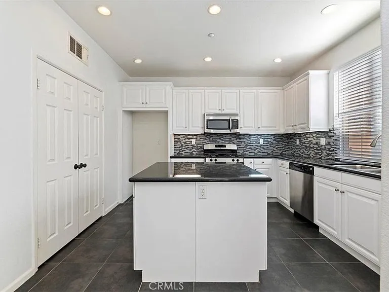 4433 Owens St — Photo 14