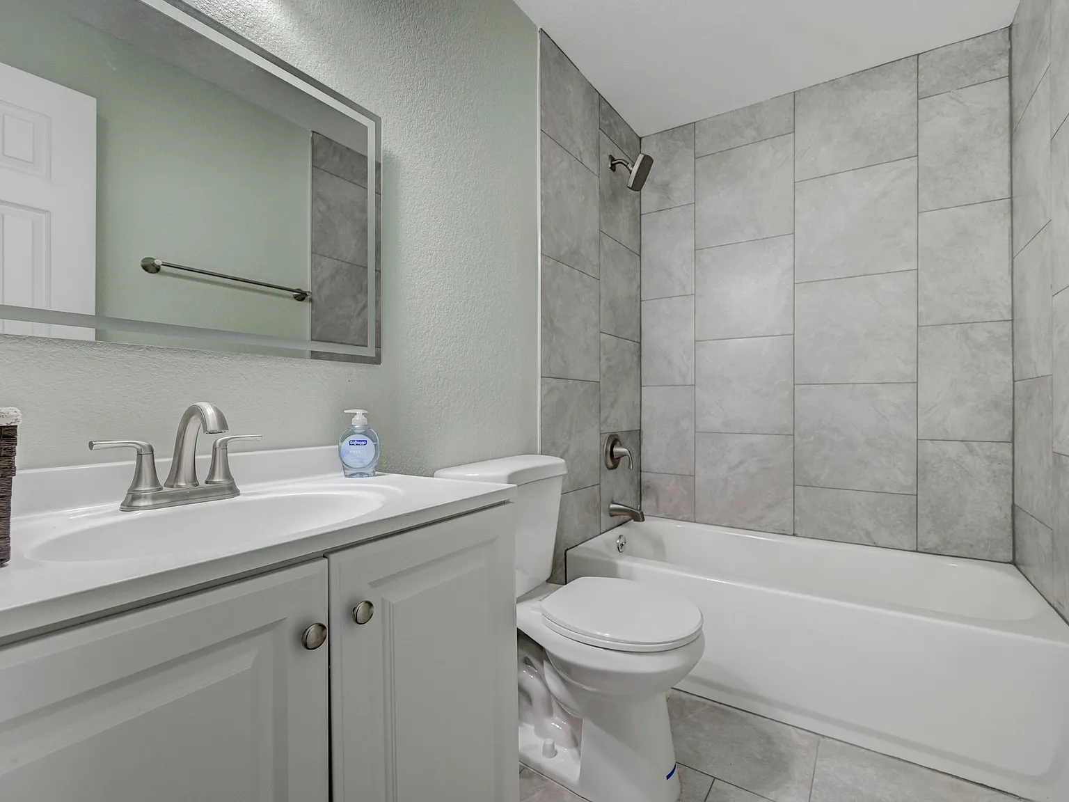 2 bed, $2,100 — Photo 3