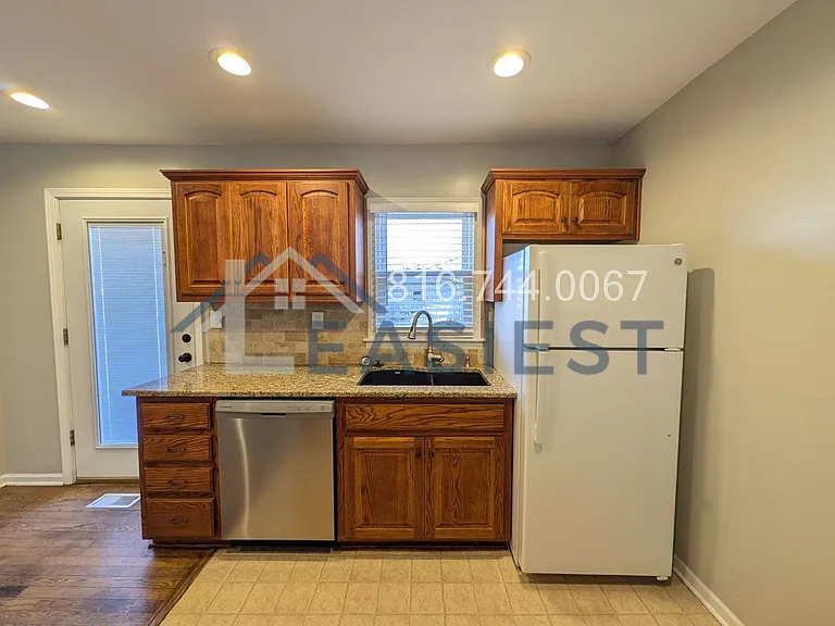 709 SE Green St — Photo 8