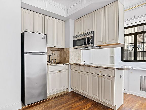 4th image of 5 Tudor City Pl APT A16