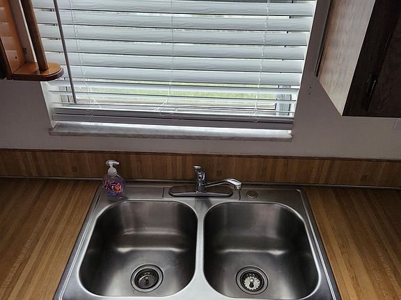 4th image of 215 NW 25th St APT 2