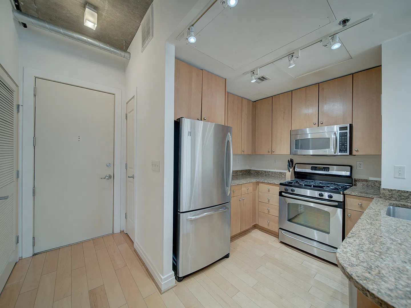 1 bed, 452 sqft, $2,350 — Photo 4