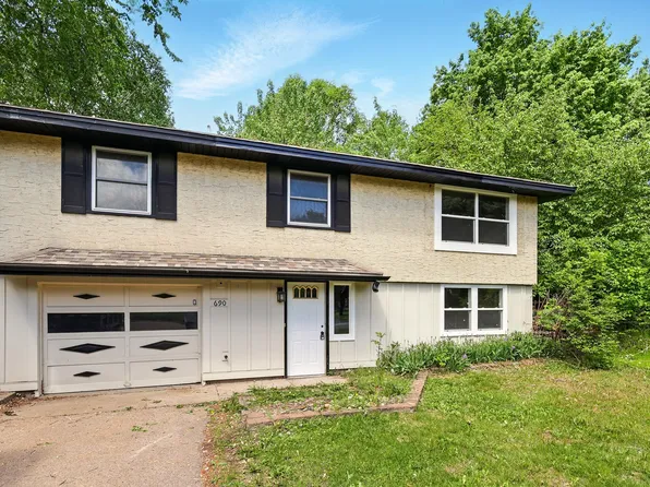 690 Greene Ave N, Oakdale, MN 55128