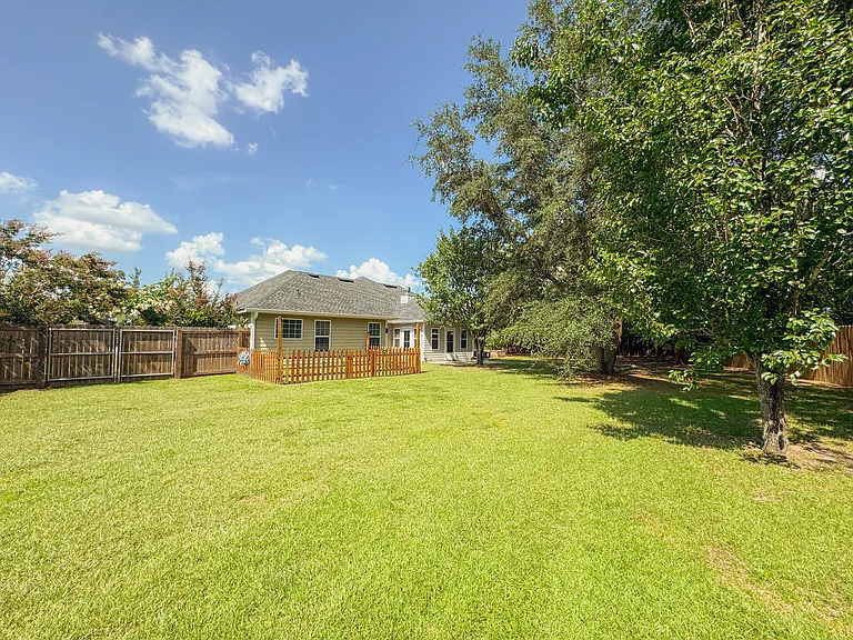 3829 Edinburg Cir — Photo 29
