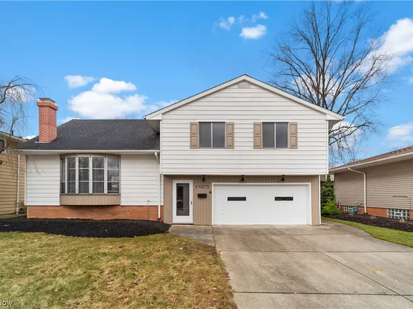 11075 Lafayette Dr, Parma Heights, OH 44130