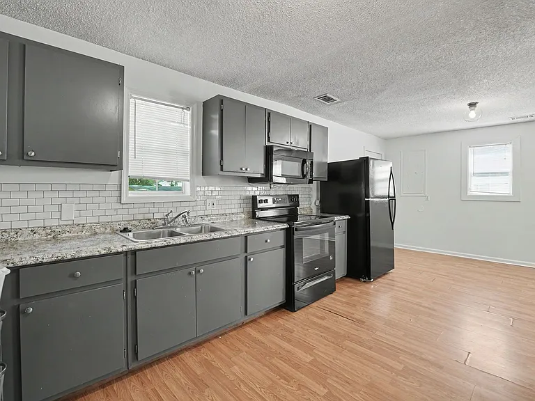 24 N Parkwood Dr — Photo 16
