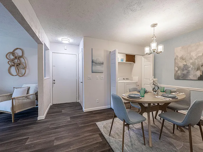 Chase Cove Apartments — Photo 9