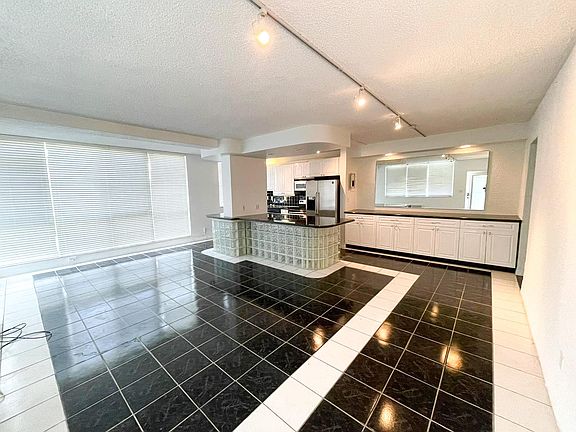 2nd image of 3013 Harbor Dr APT 2B