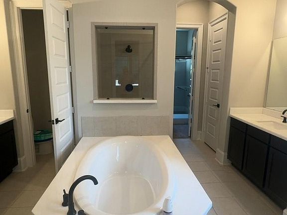4th image of 16907 Burke Lake Ln
