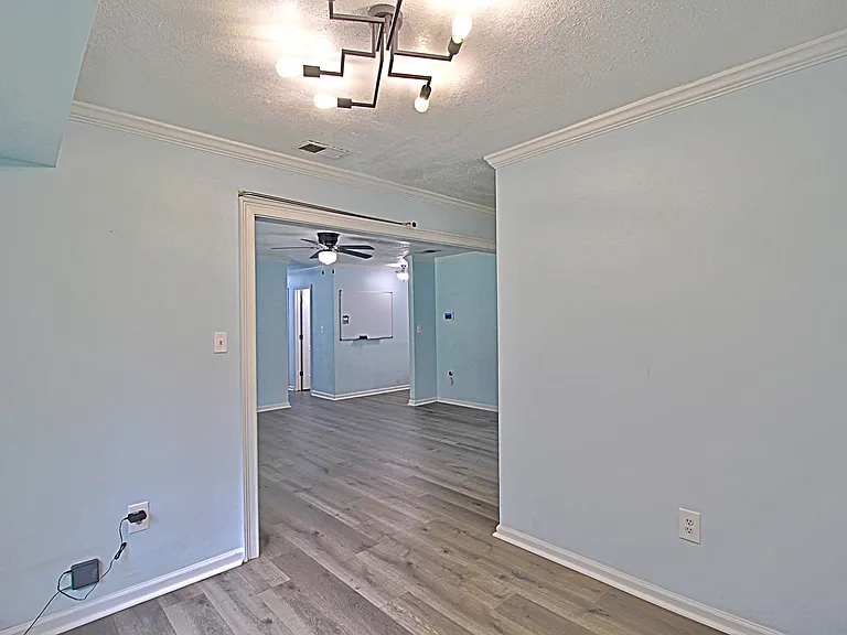 1062 Kelly Dr — Photo 7