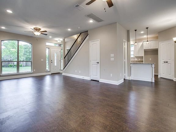 5th image of 802 Foxwood Ln
