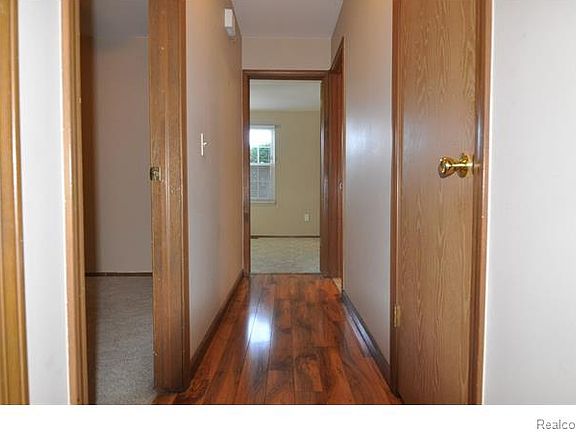 5th image of 15733 Charleston Dr