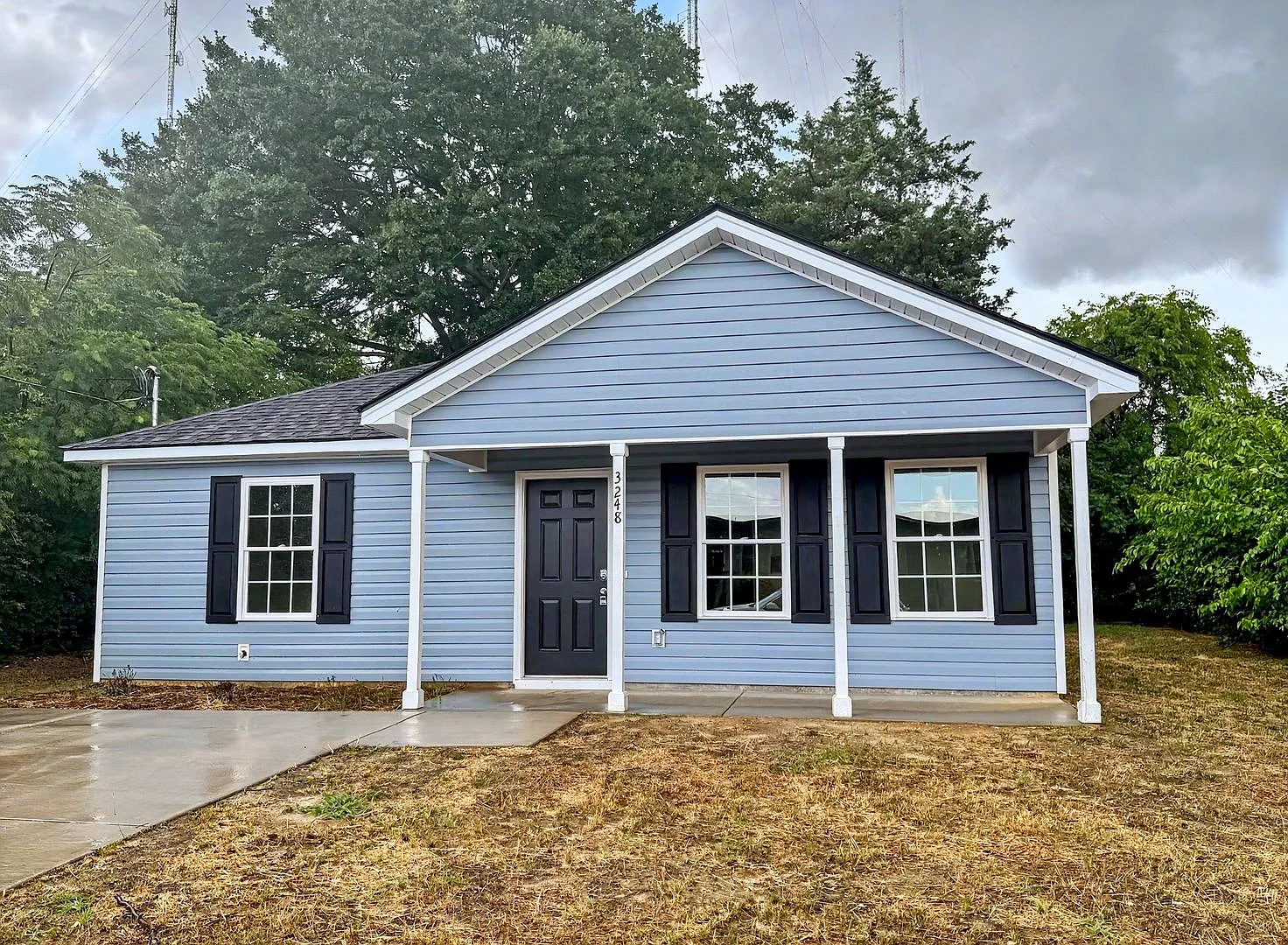 Charming 3BR/2BA Home in Fayetteville Great Location — Photo 1