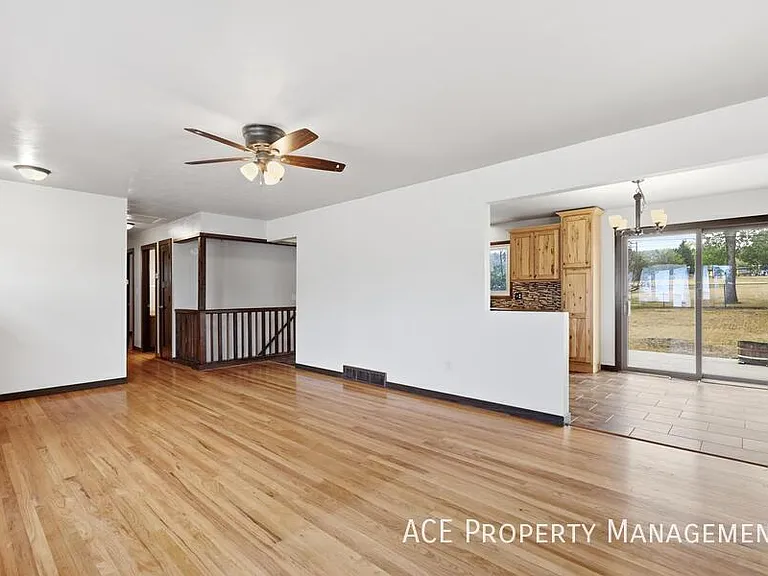 209 Wedgewood Dr — Photo 4