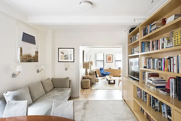 Sold by Warburg | media 16