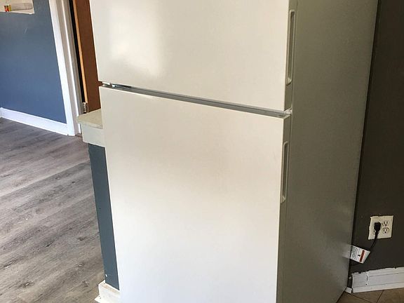 5th image of 1030 Circle Ave APT 2F