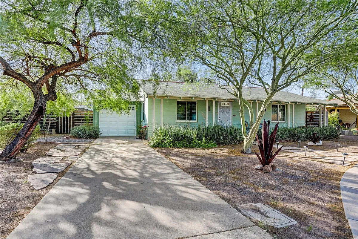 2 bed, 1000 sqft, $2,000 — Photo 2