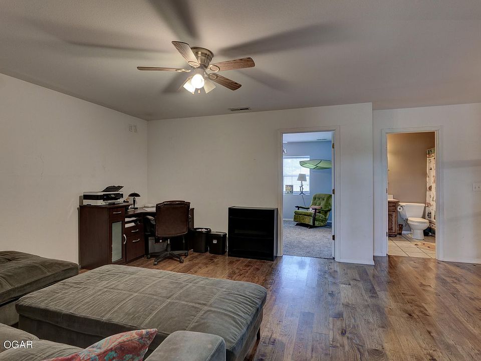1st image of 906 Briarview Dr
