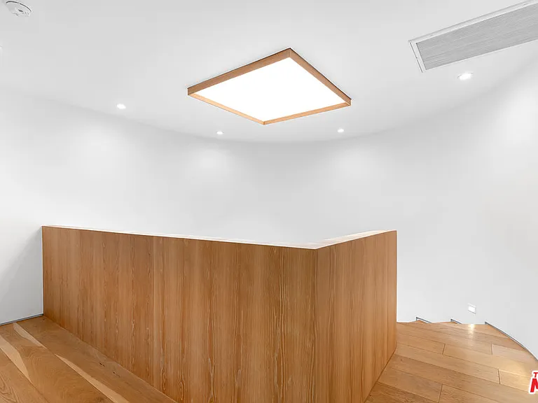 1001 Hanover Dr — Photo 23