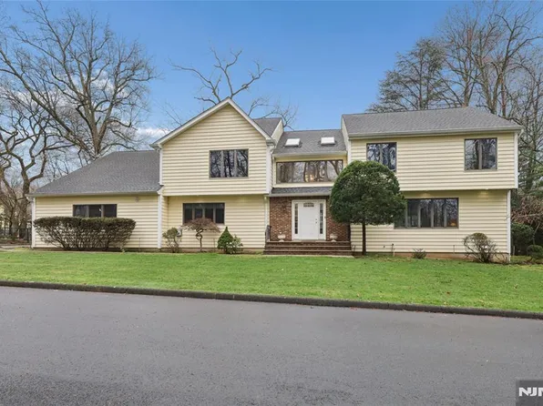 130 Whitman St, Haworth, NJ 07641