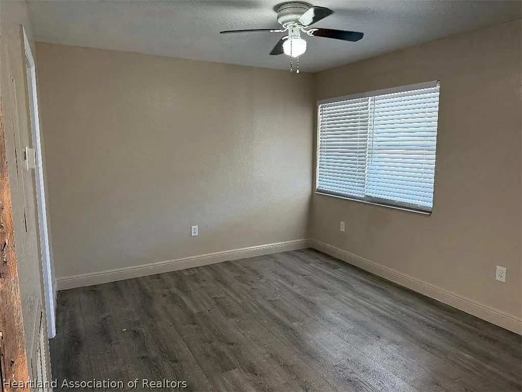 2 bed, 1.0 bath, 3212 sqft, $1,150 — Photo 4