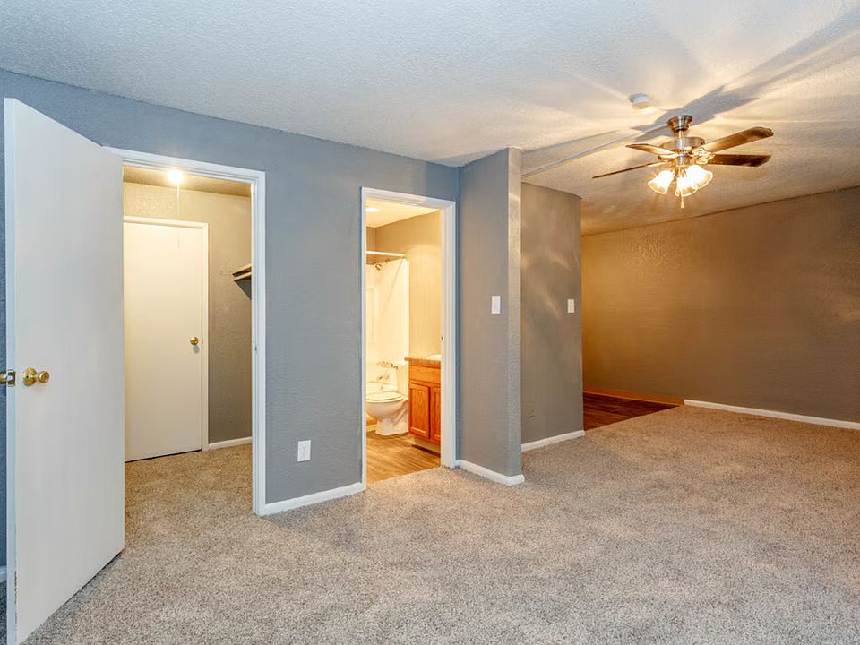 1st image of 5400-5600EMERALD East St