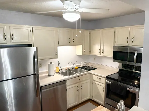 1800 Riverwood Dr APT 110, Burnsville, MN 55337