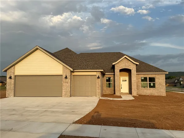 112 N Box Turtle Ave, Farmington, AR 72730