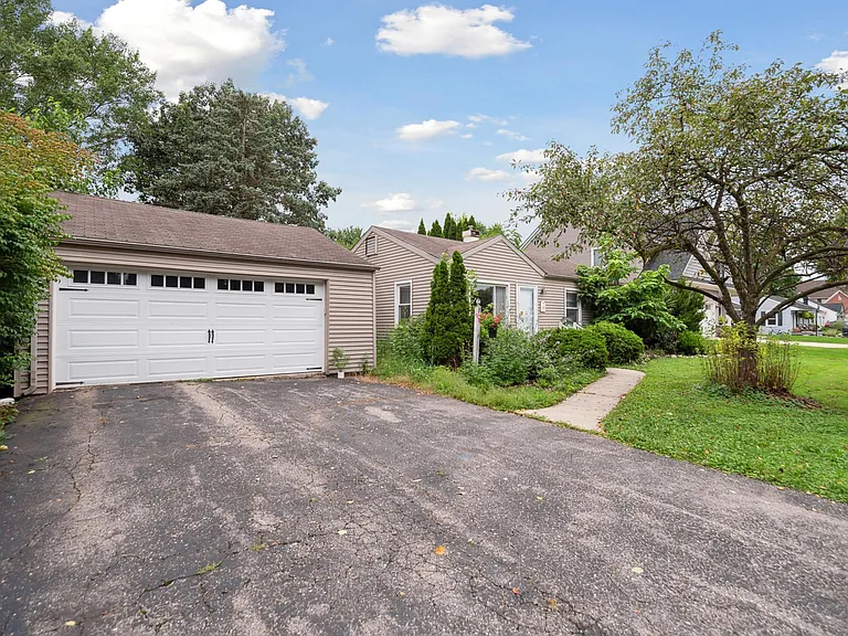 9065 Elmhurst Ave — Photo 27