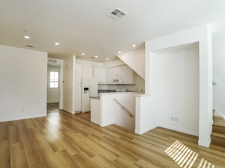 7235 N Cedar Rd — Photo 4